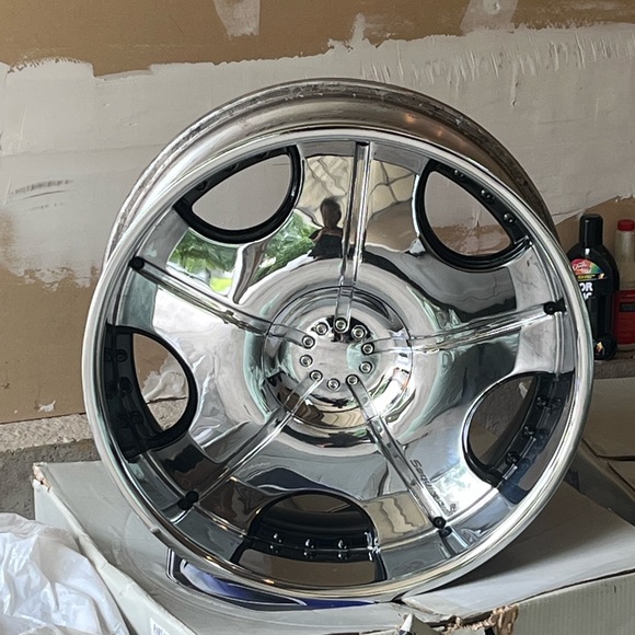 20” Rims - Picture 2 of 3